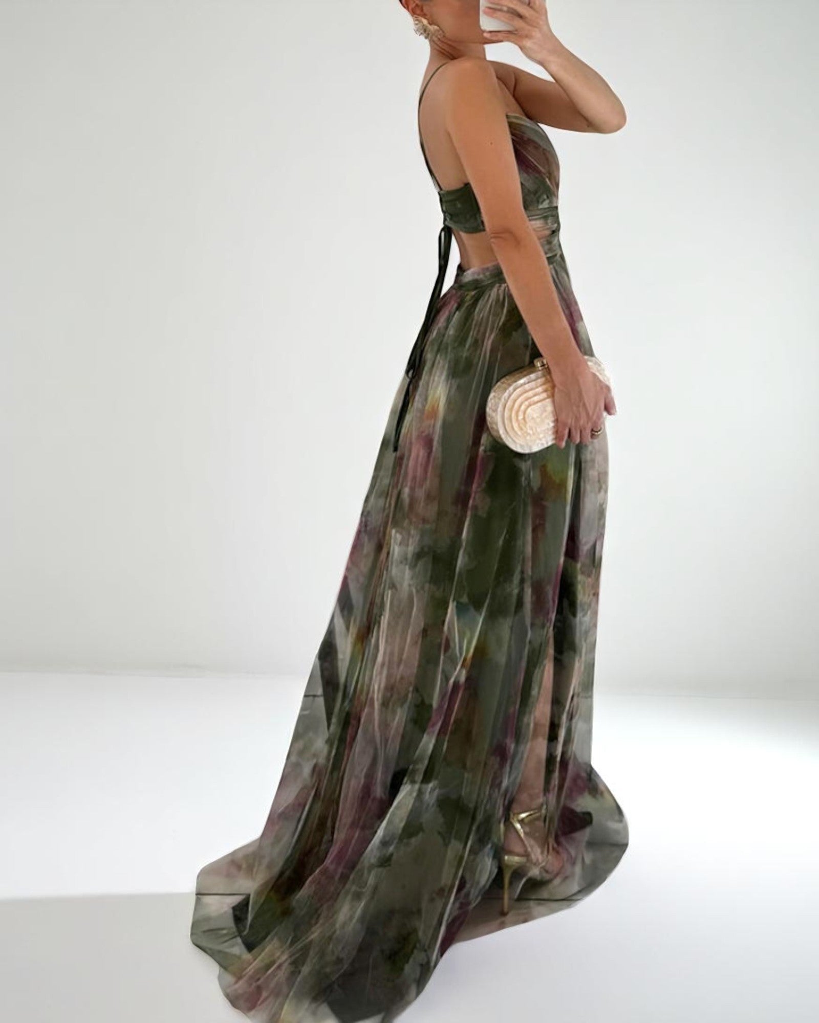 Doroteea Elegante Robe mit floralem Druck und Cut-Out