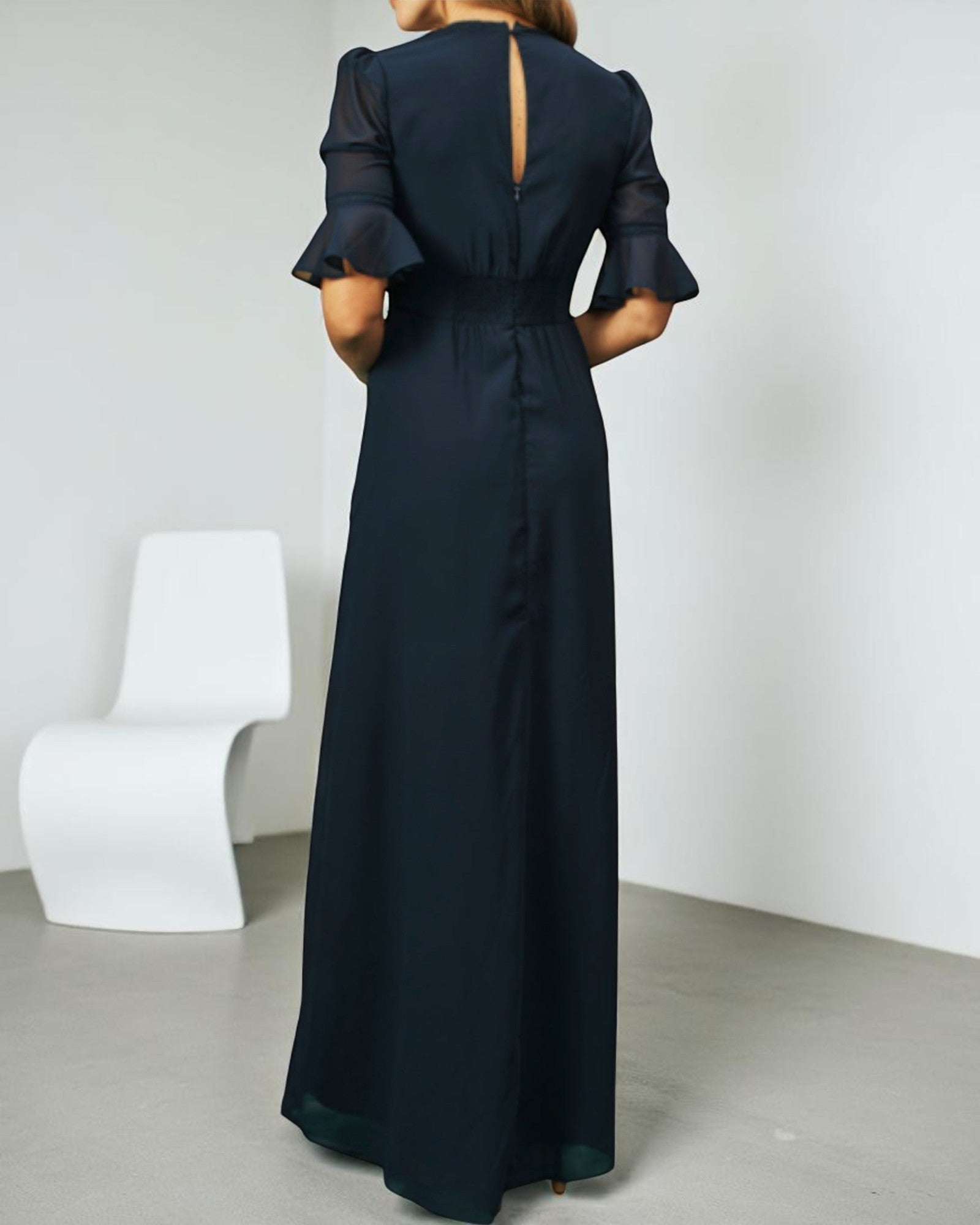Irina-Maria Elegantes Marineblaues Kleid mit Floraler Stickerei