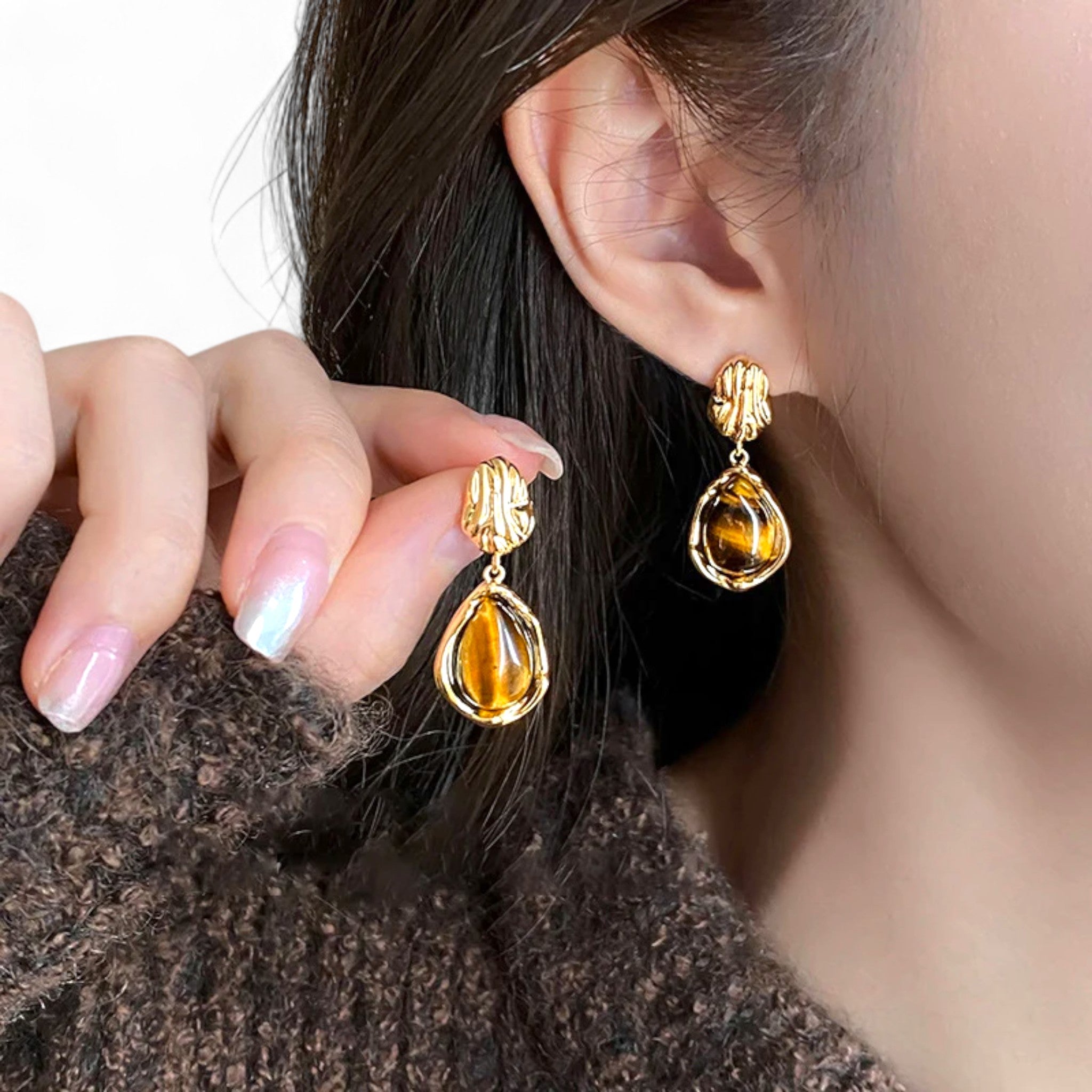 Elegante Statement-Ohrringe im Bernstein-Look