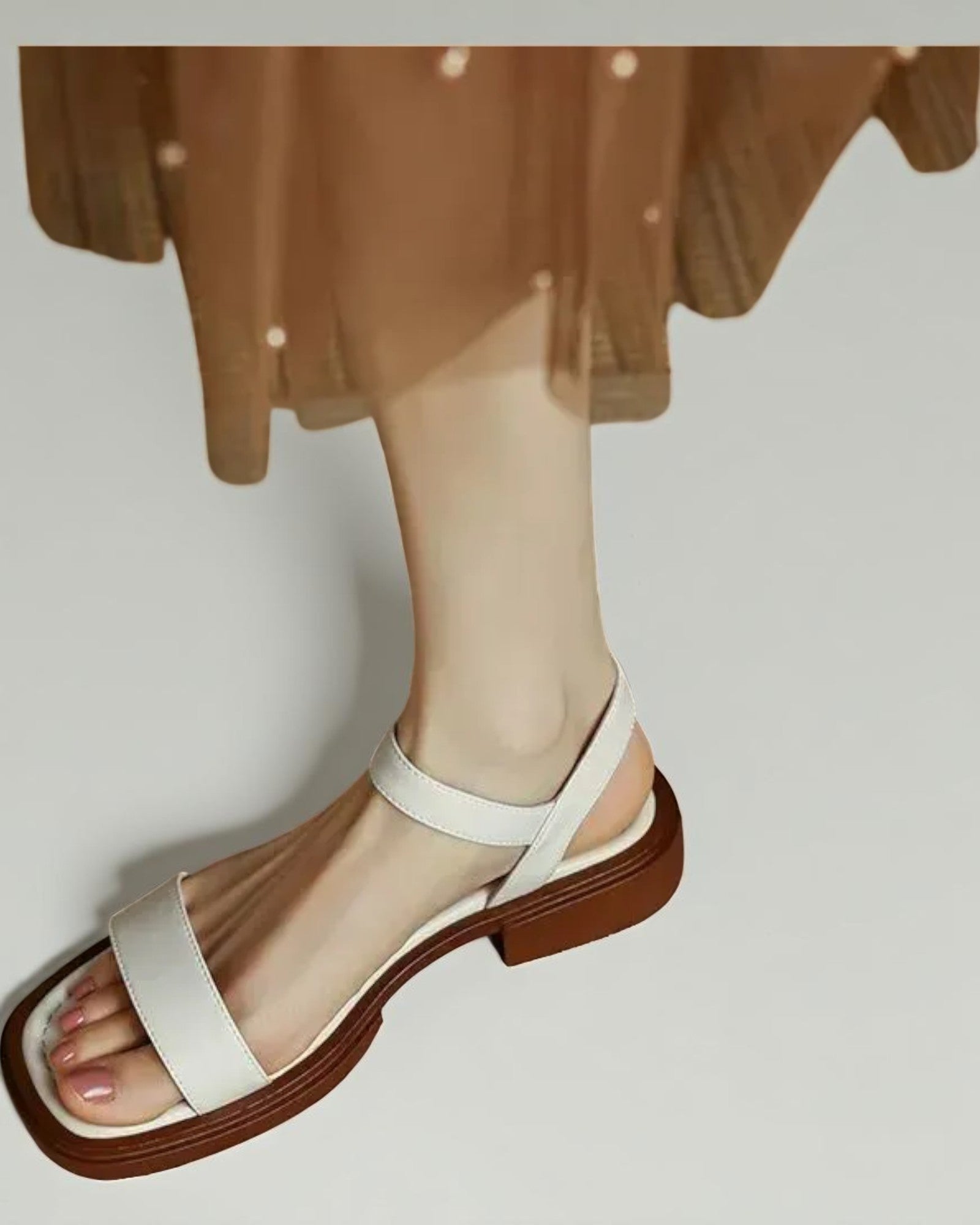 Arabela Minimalistische Leder-Sandale mit Blockabsatz