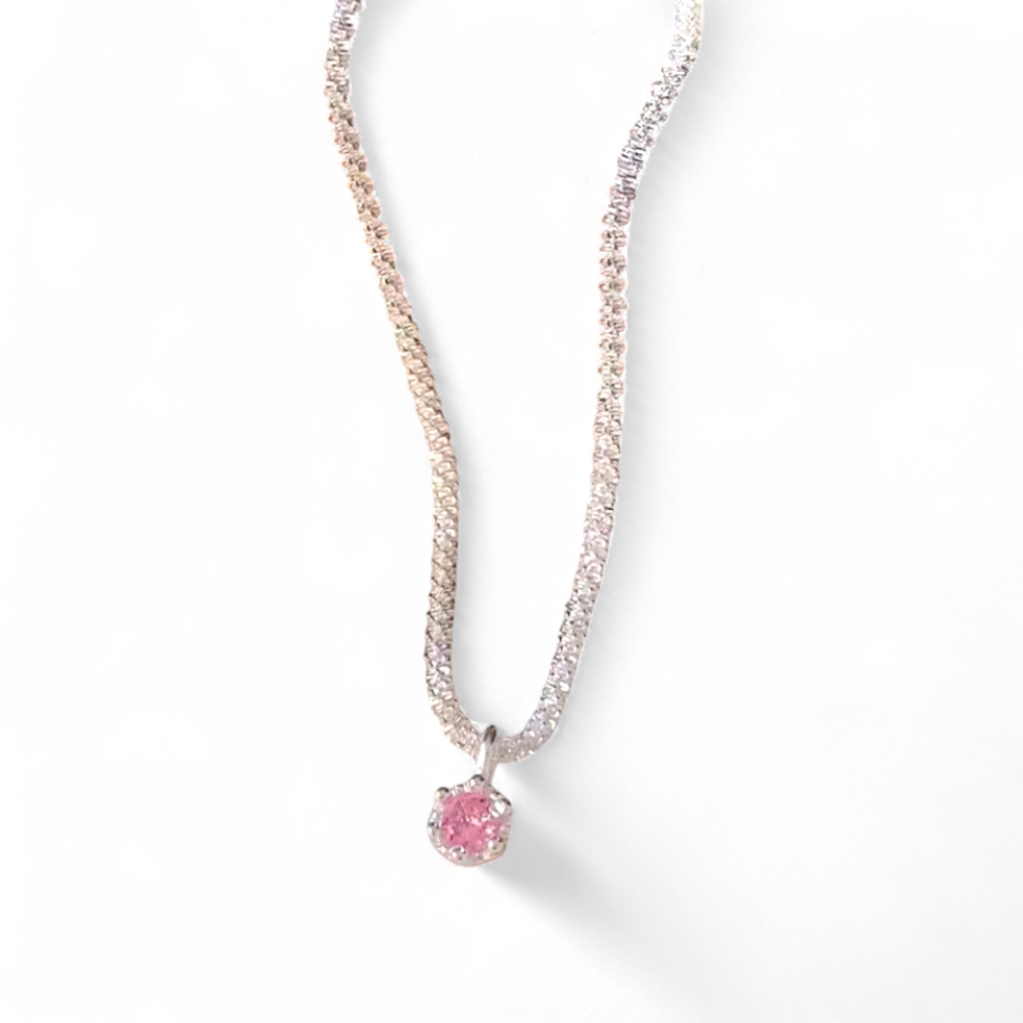Elegante Silberkette mit funkelndem Zirkonia-Anhänger