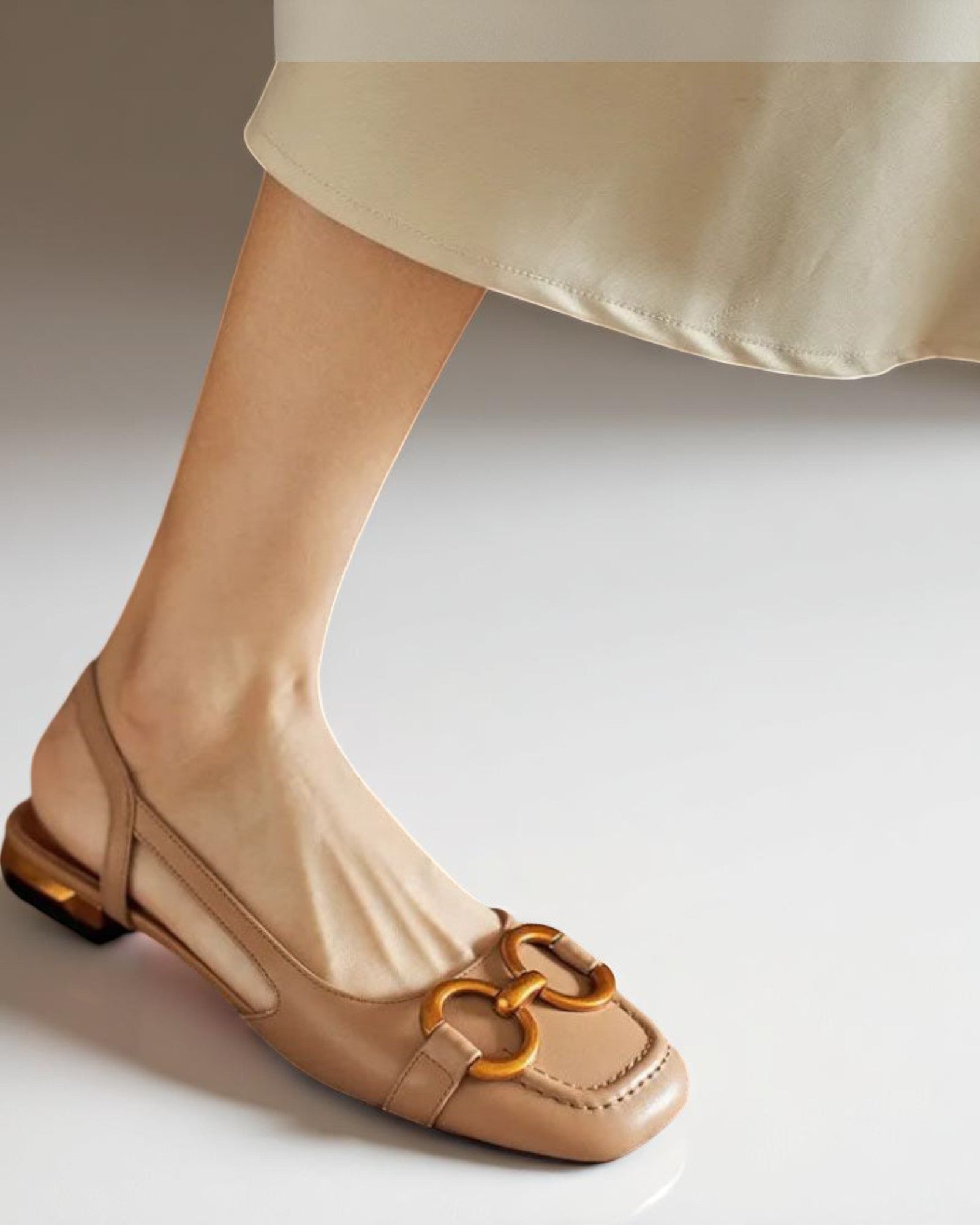 Serafina Elegante Mokassins mit Slingback und goldenen Details