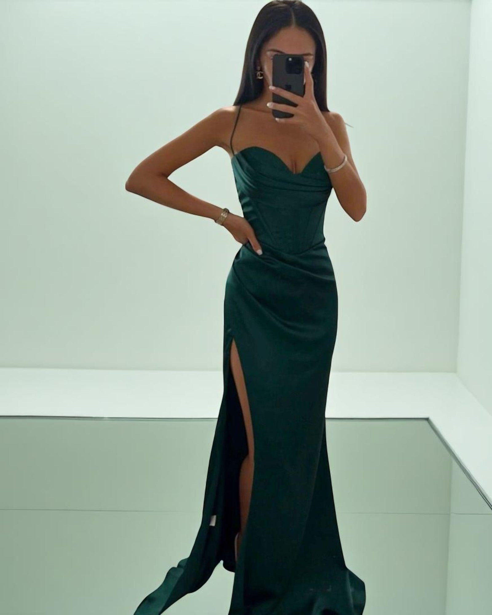 Rina Elegantes Abendkleid mit Schlitz