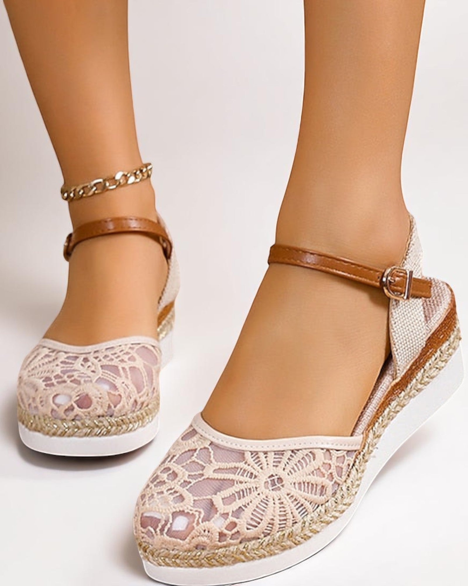 Nia Elegante Sandalen mit Plateau und Häkelspitze