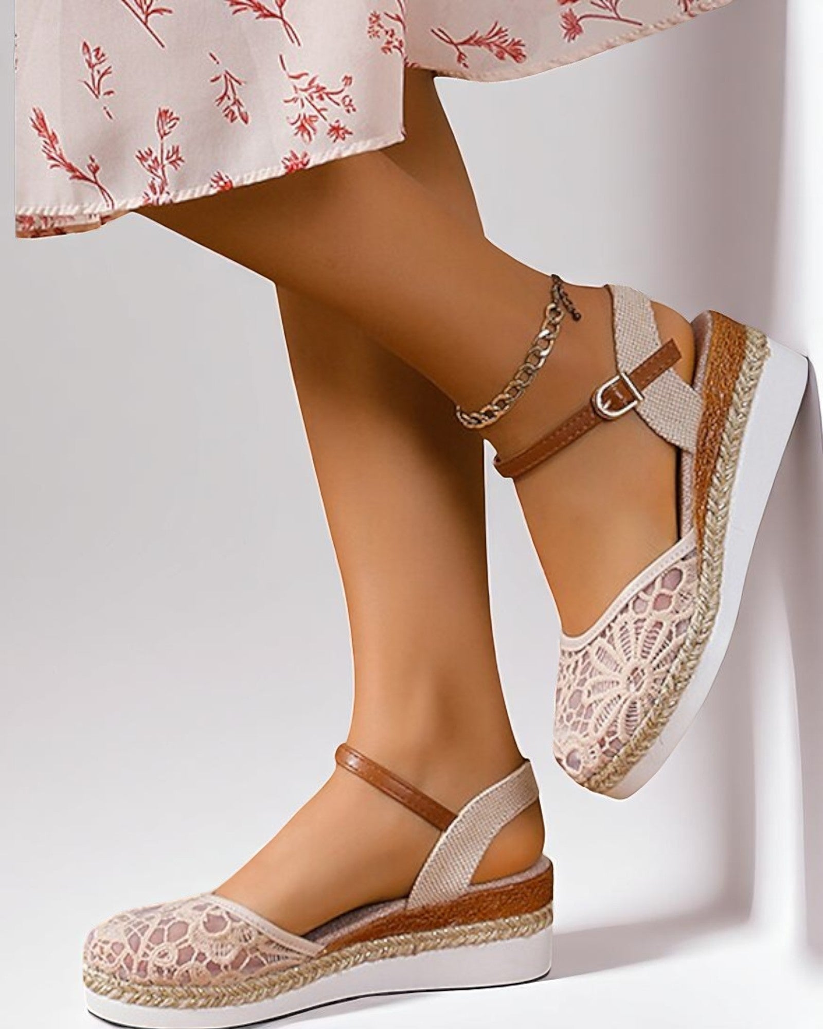 Nia Elegante Sandalen mit Plateau und Häkelspitze