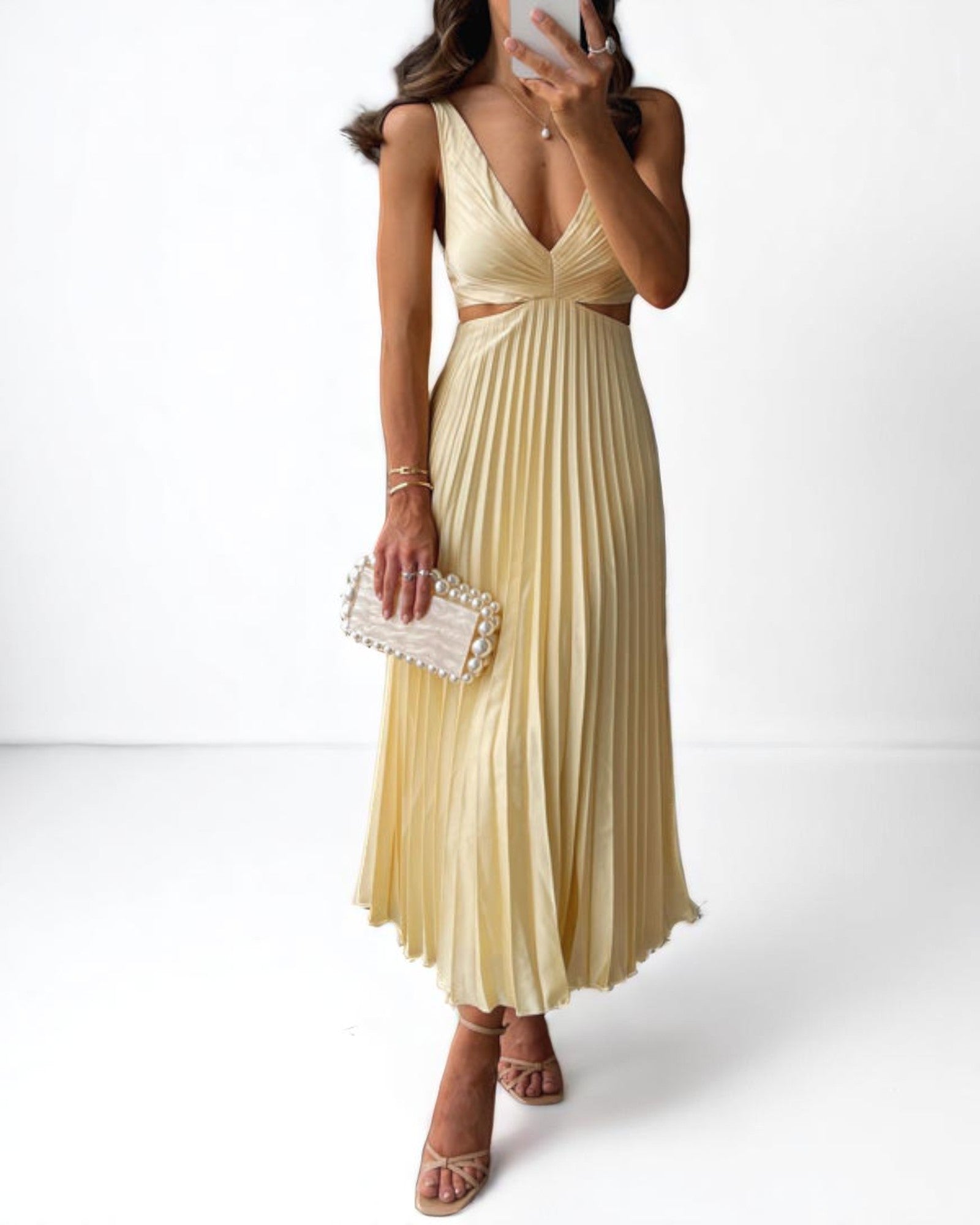 Moana Midikleid mit Falten und Ausschnitten