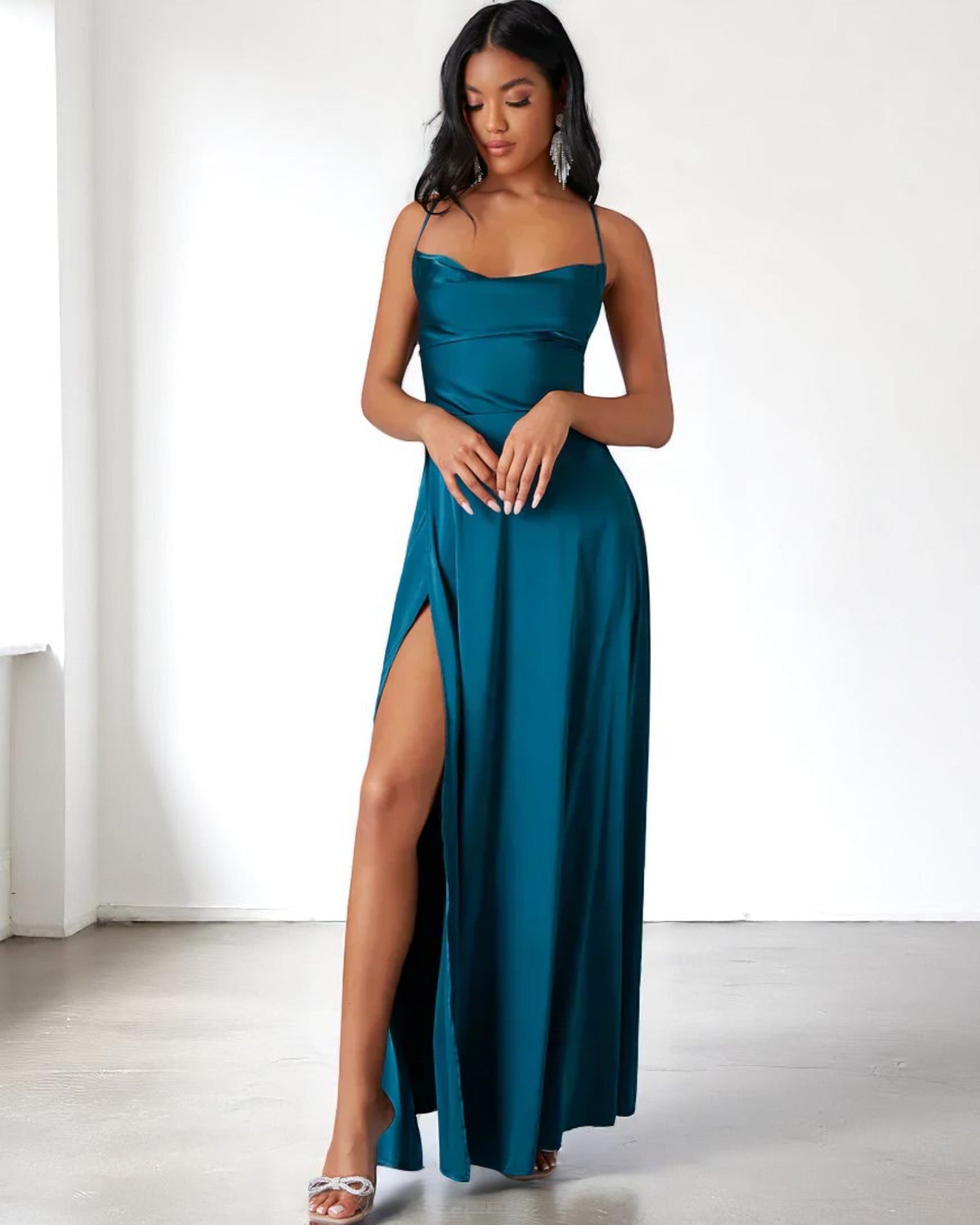 Binalia Elegantes Abendkleid aus Satin mit Schnürung im Rücken