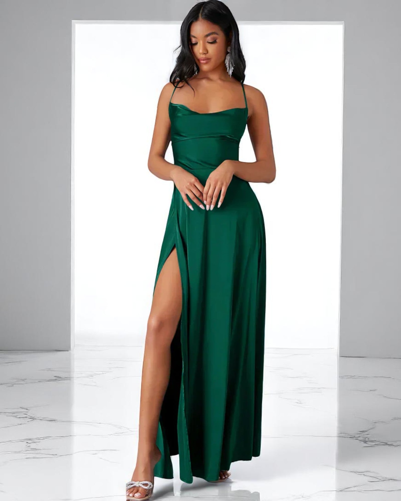 Binalia Elegantes Abendkleid aus Satin mit Schnürung im Rücken
