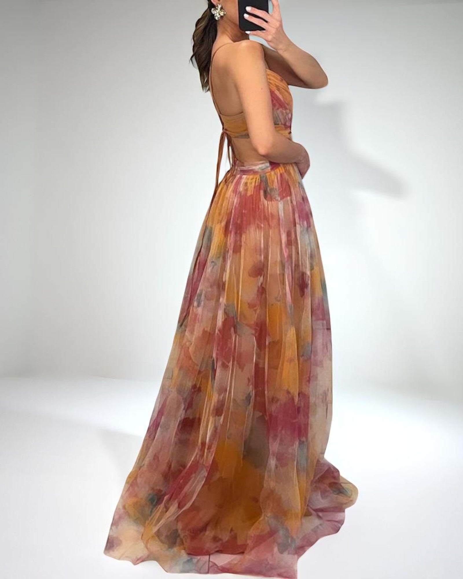 Doroteea Elegante Robe mit floralem Druck und Cut-Out