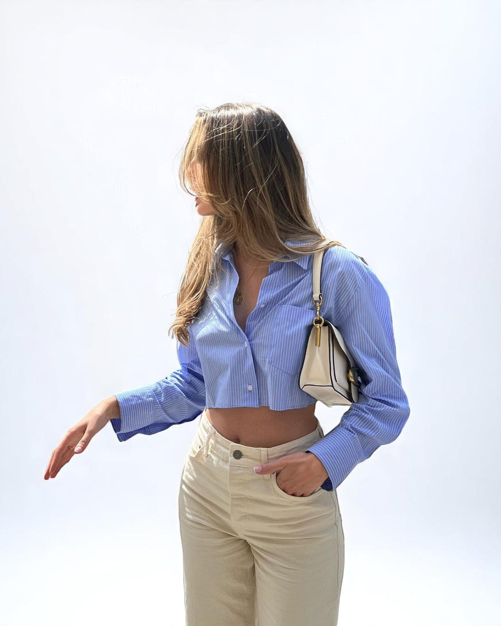 Daria elegante Bluse mit offenem Rücken