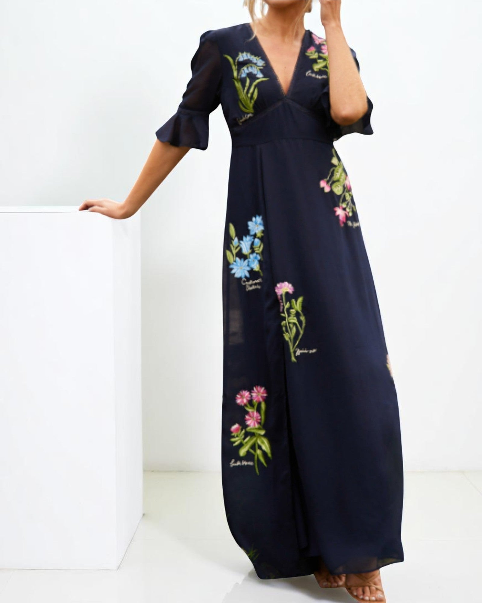 Irina-Maria Elegantes Marineblaues Kleid mit Floraler Stickerei