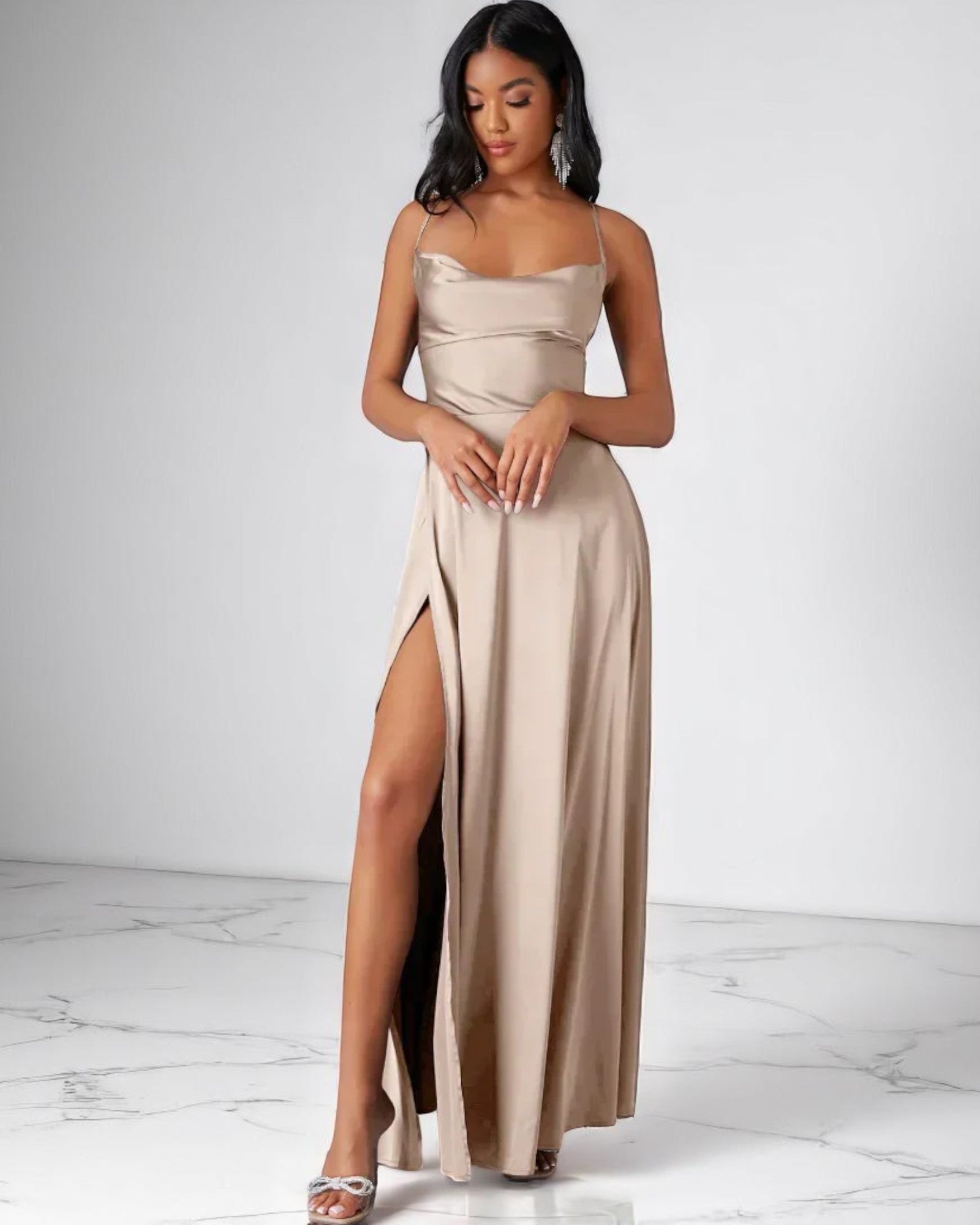 Binalia Elegantes Abendkleid aus Satin mit Schnürung im Rücken