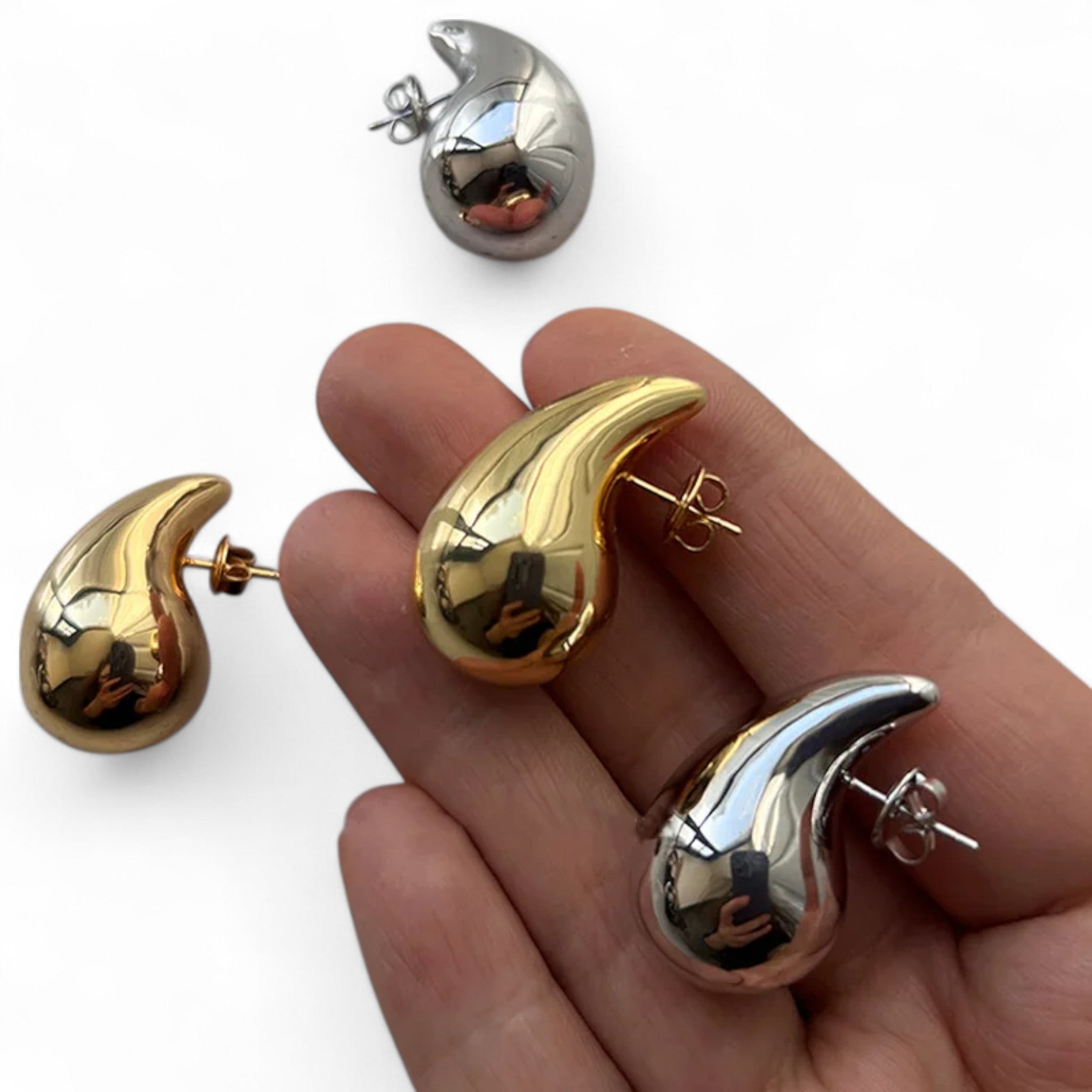 Elegante Ohrstecker im Tropfendesign – Gold & Silber
