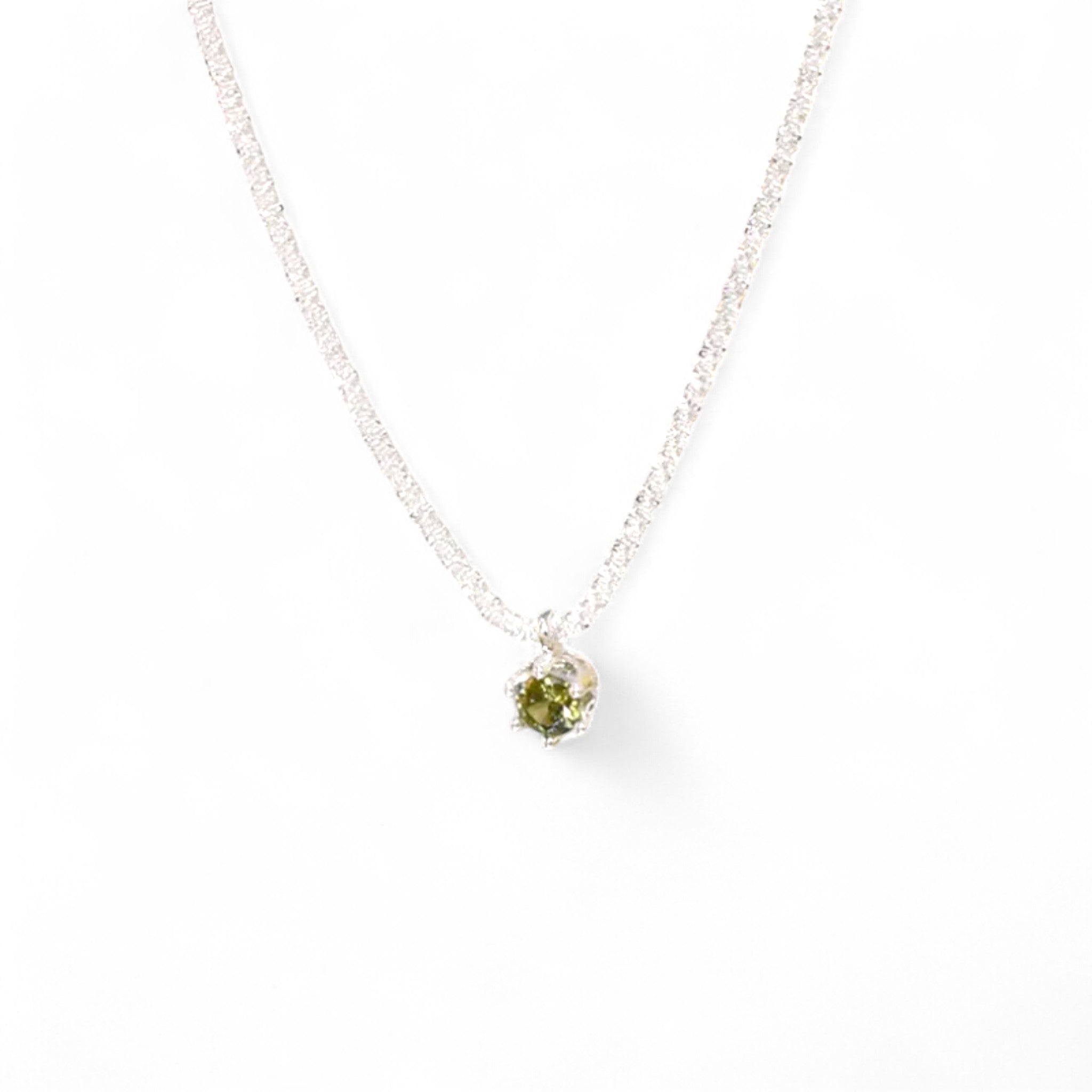 Elegante Silberkette mit funkelndem Zirkonia-Anhänger