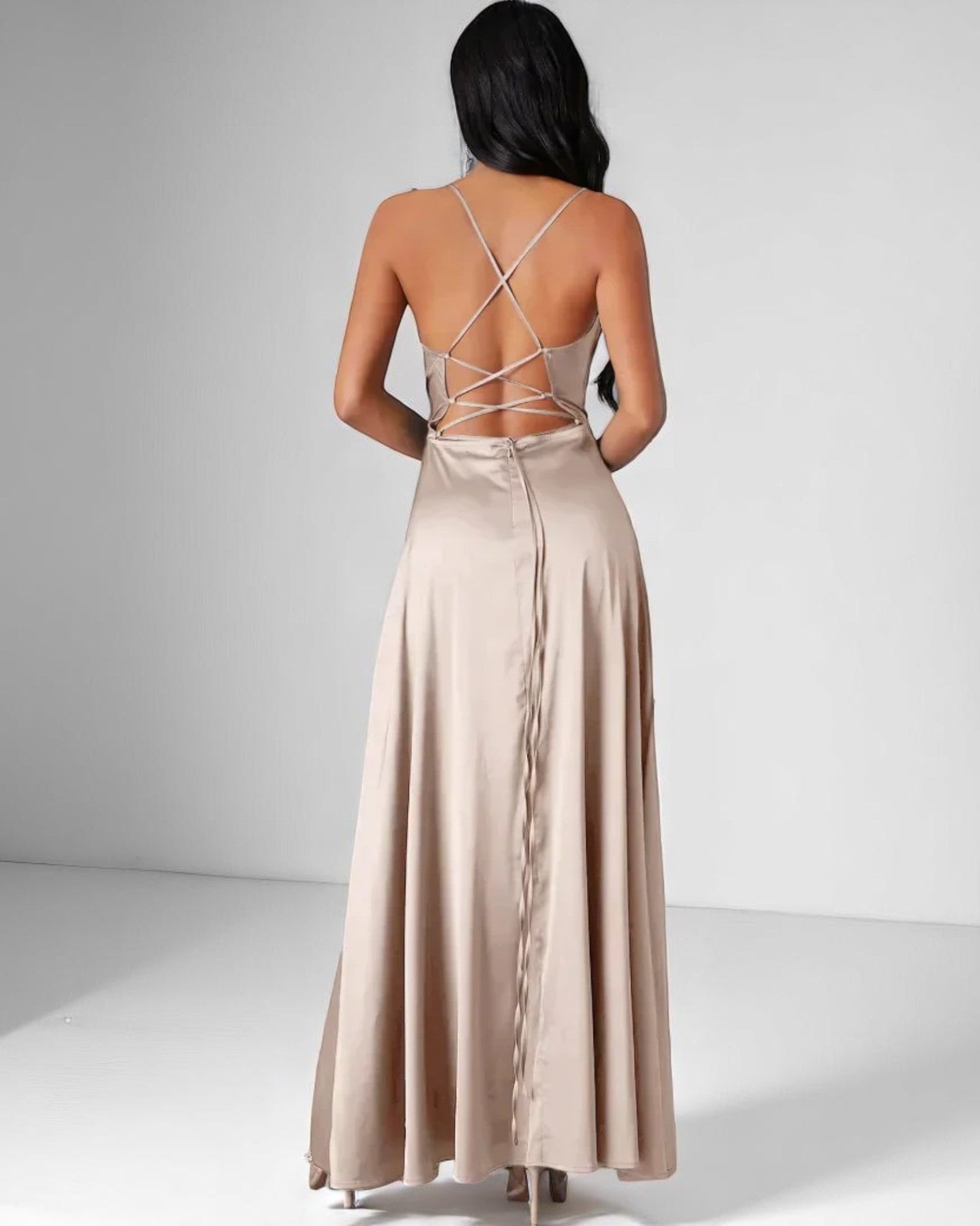 Binalia Elegantes Abendkleid aus Satin mit Schnürung im Rücken