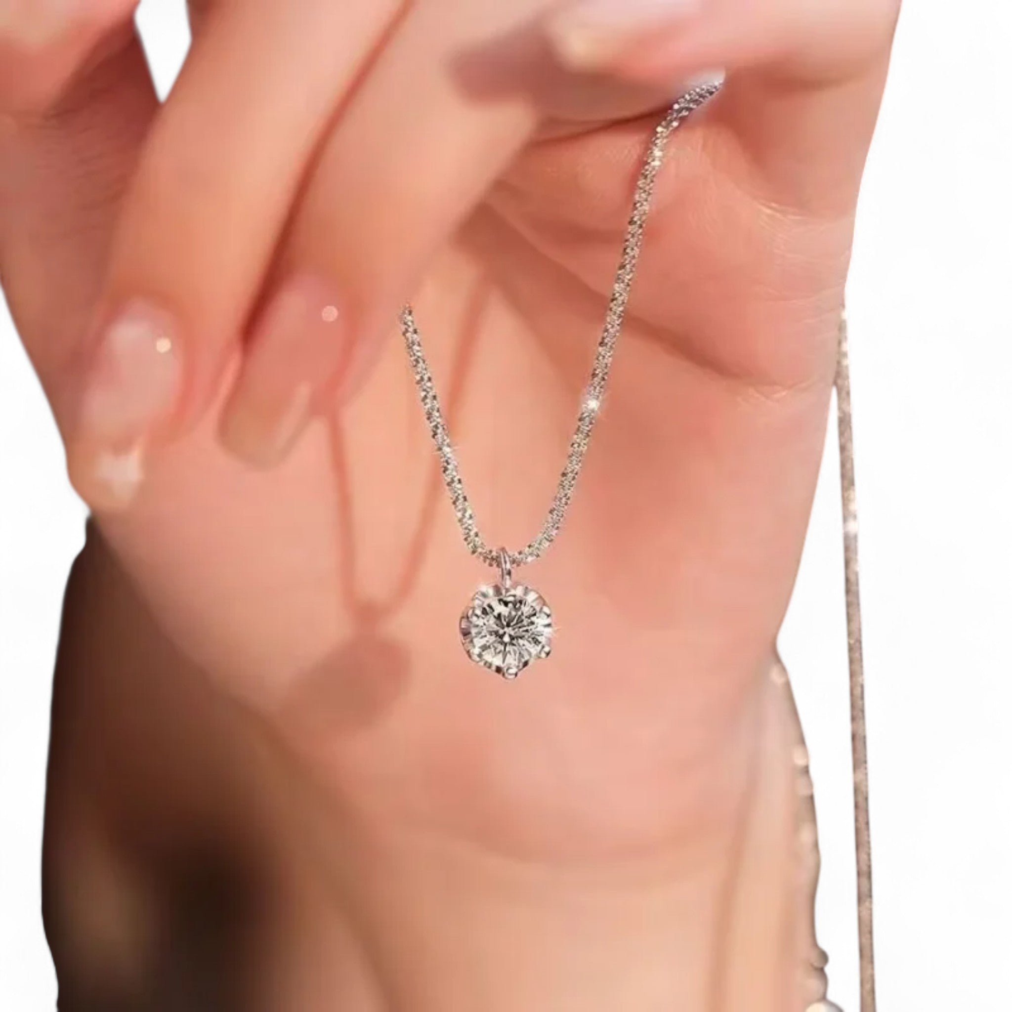 Elegante Silberkette mit funkelndem Zirkonia-Anhänger