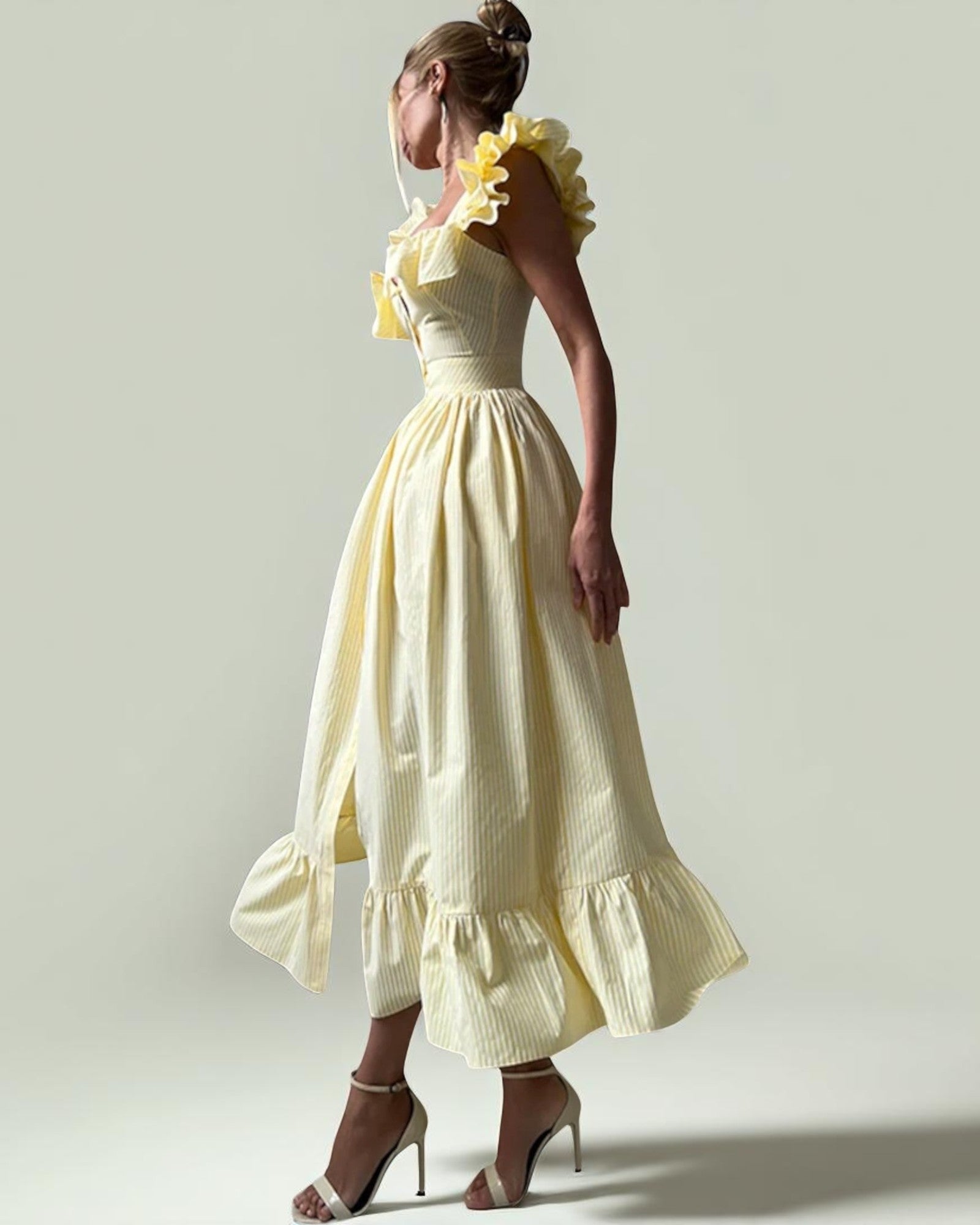 Ulania Romantisches Midi-Kleid mit Rüschen und Knopfverschluss