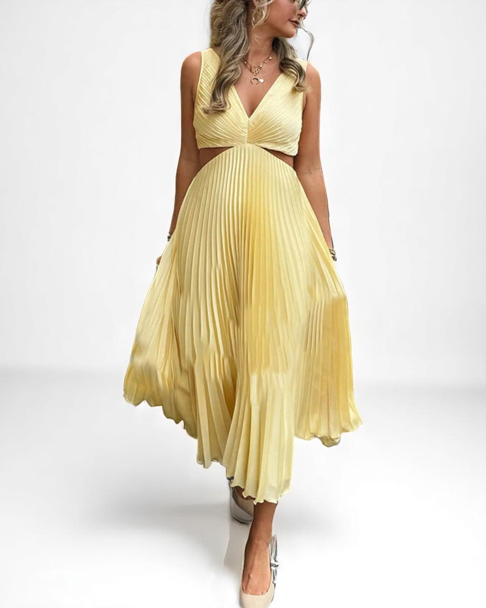 Moana Midikleid mit Falten und Ausschnitten