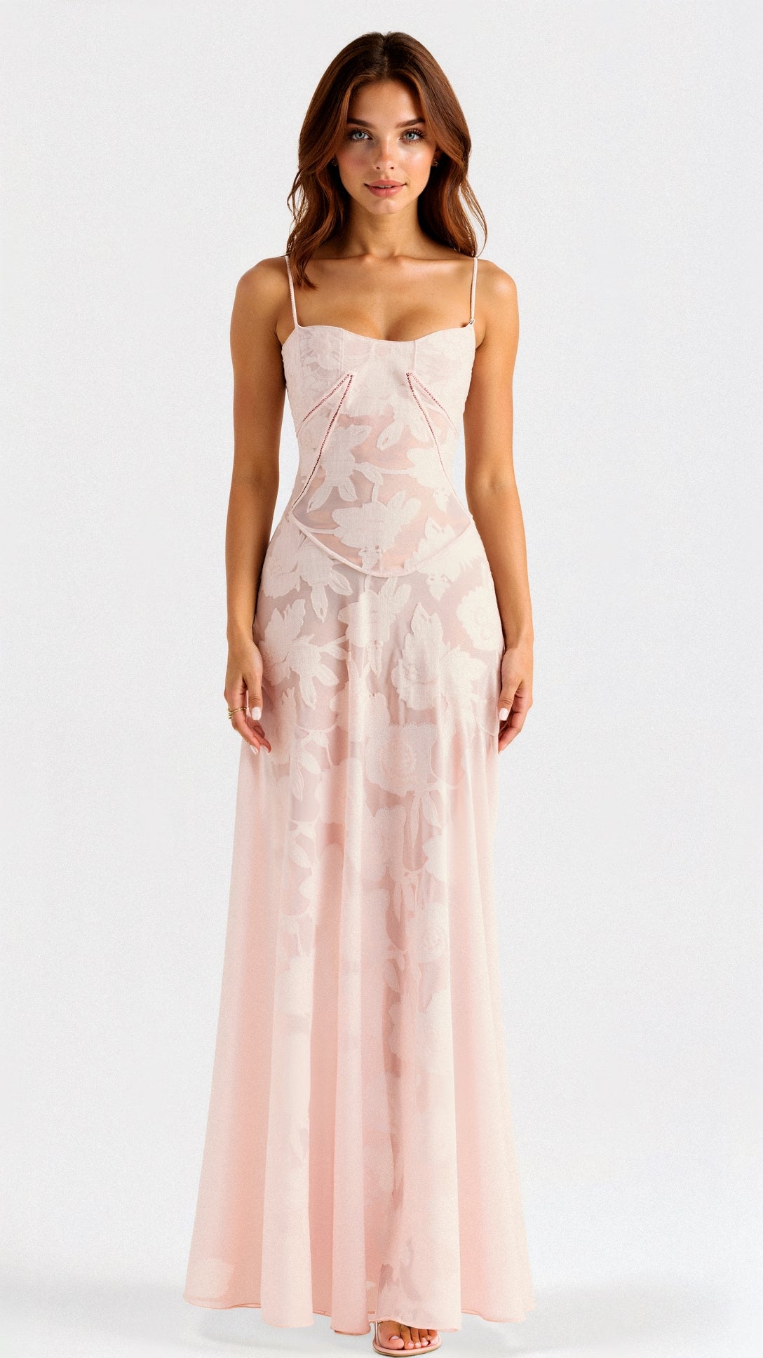 Garbiela Maxikleid mit feinen Trägern und floralen Details