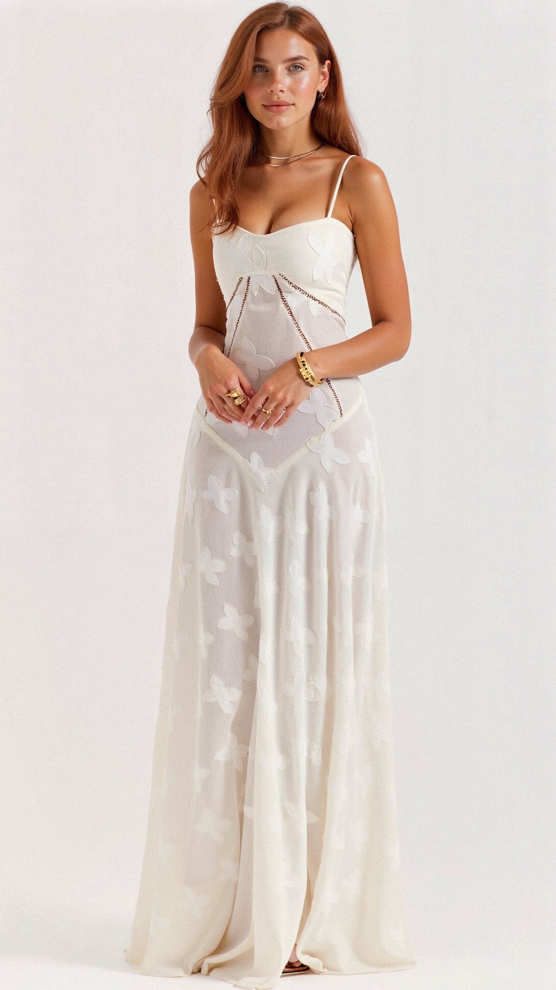 Garbiela Maxikleid mit feinen Trägern und floralen Details