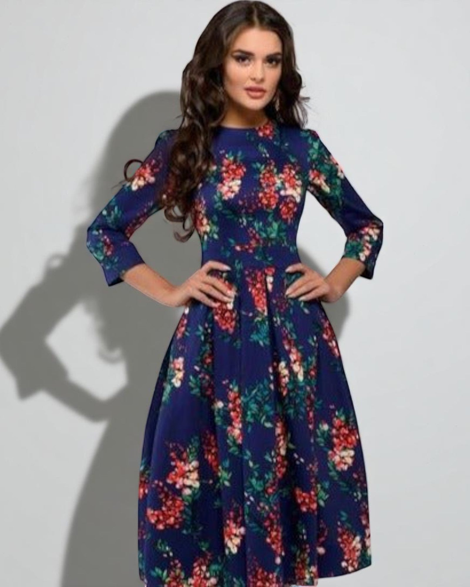 Priska Elegantes Midi-Kleid mit floralen Akzenten