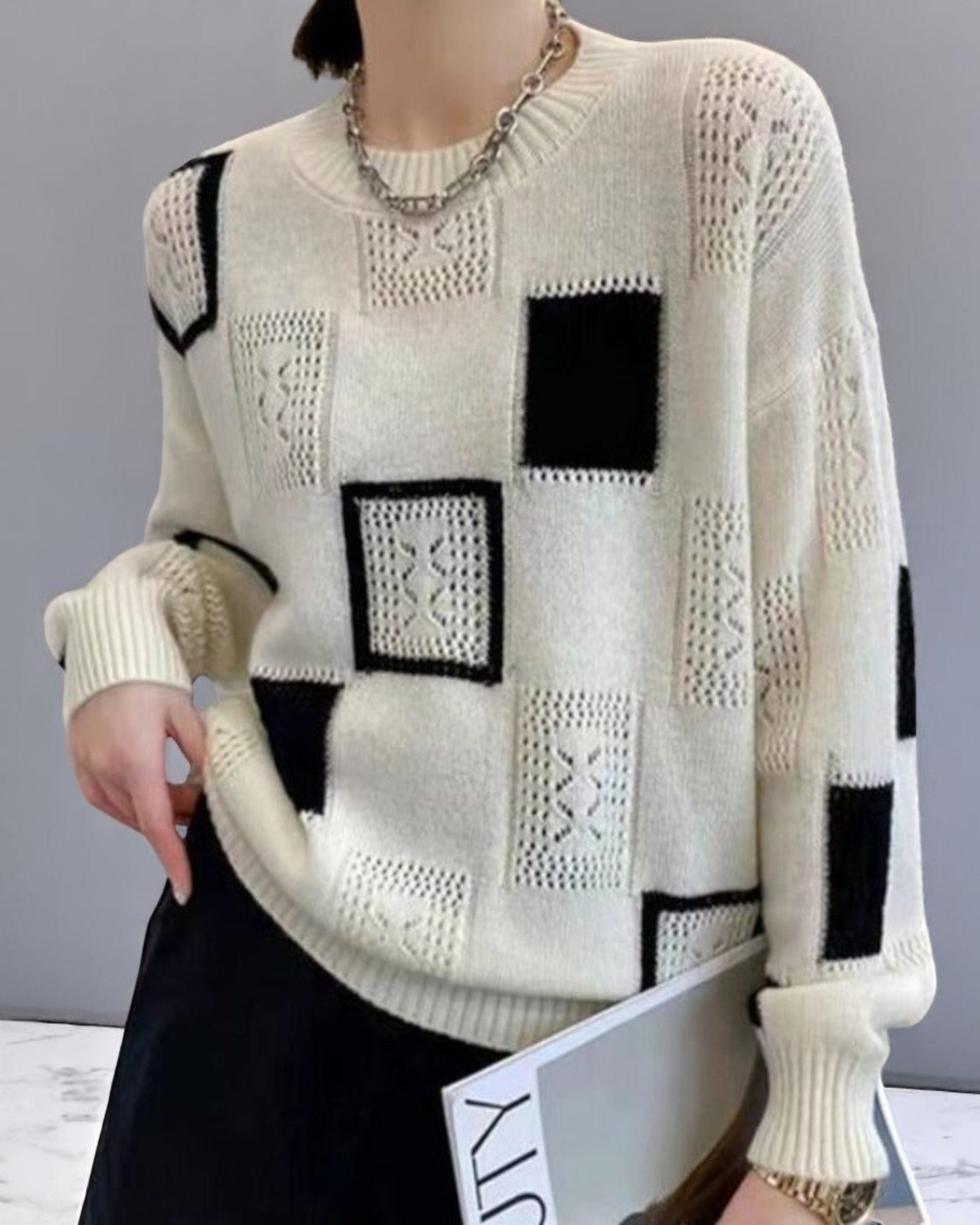 Hannah Pulli gestrickt mit quadratischem Muster
